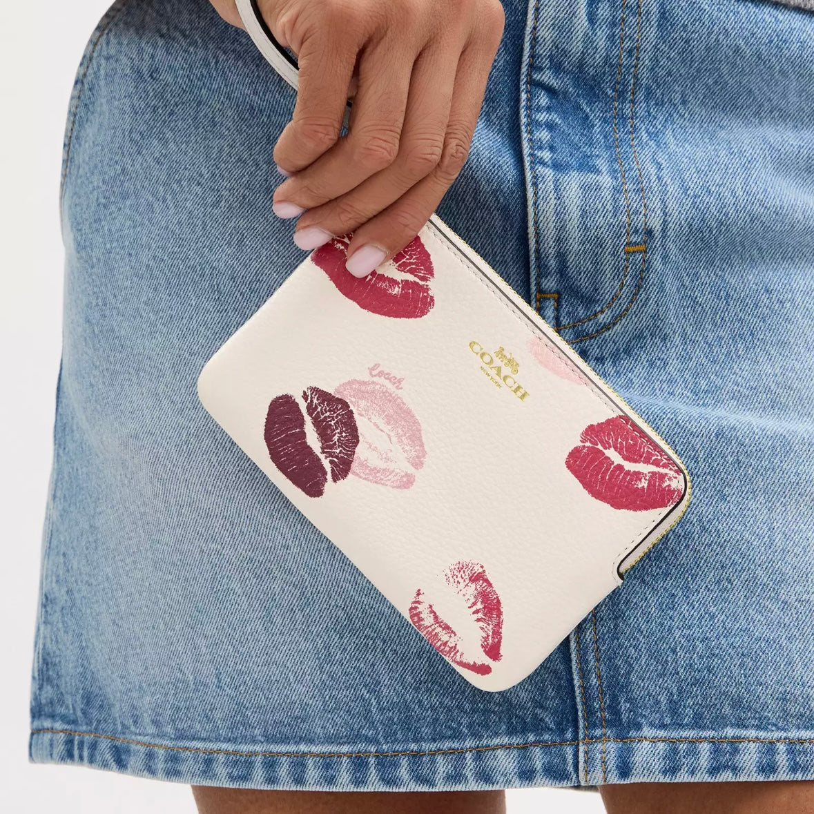 Corner Zip Wristlet With Lips Print *Pre Order*