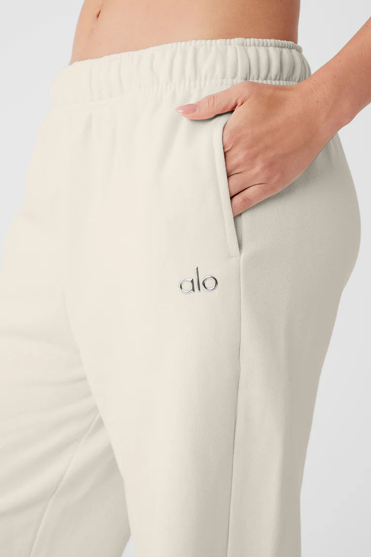 alo yoga Accolade Sweatpants *Pre Order*
