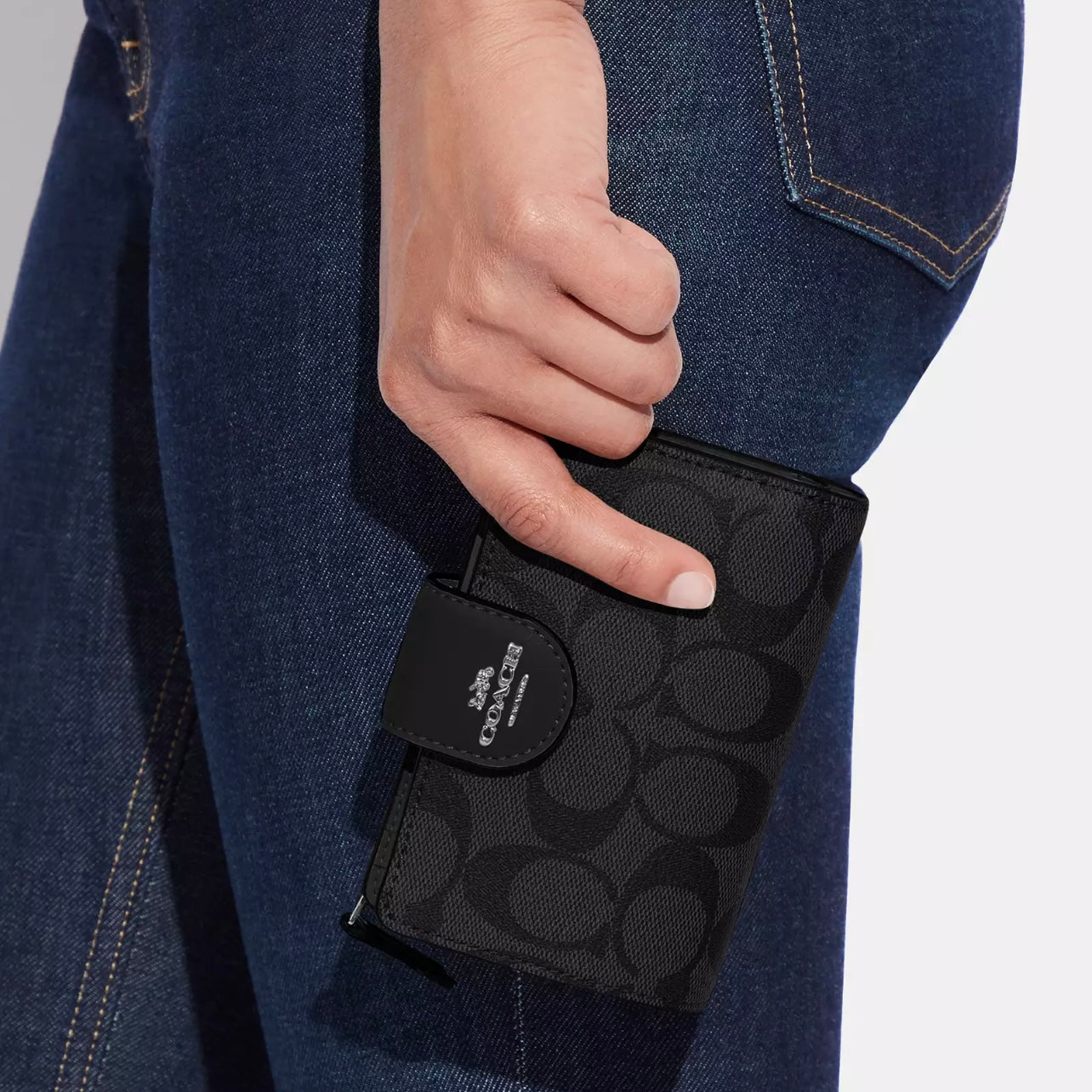 Medium Corner Zip Wallet in Signature Canvas *Pre Order*