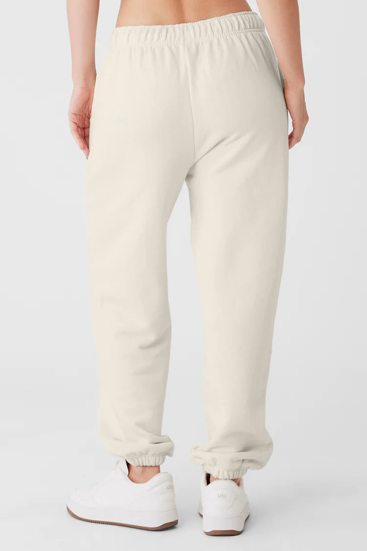 alo yoga Accolade Sweatpants *Pre Order*