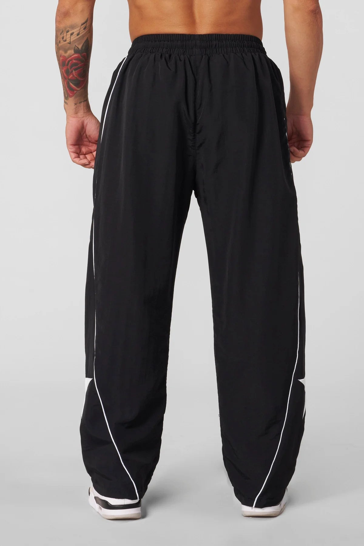 YOUNGLA 2135 - UFC™ TRACKSUIT PANTS *Pre Order*