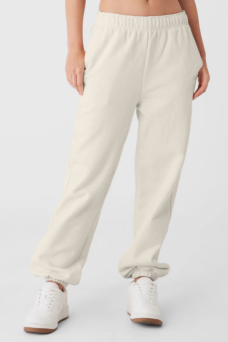 alo yoga Accolade Sweatpants *Pre Order*