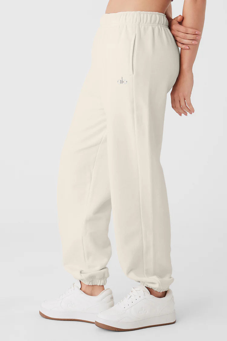 alo yoga Accolade Sweatpants *Pre Order*